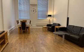 City Centre 3 Bedrooms Apartment With Parking